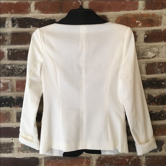 Agaci - White Blazer with Black Lapel - Picture 2 of 8